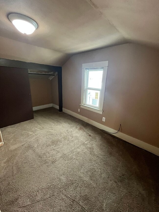 Building Photo - 3 Bedroom House in Roxana