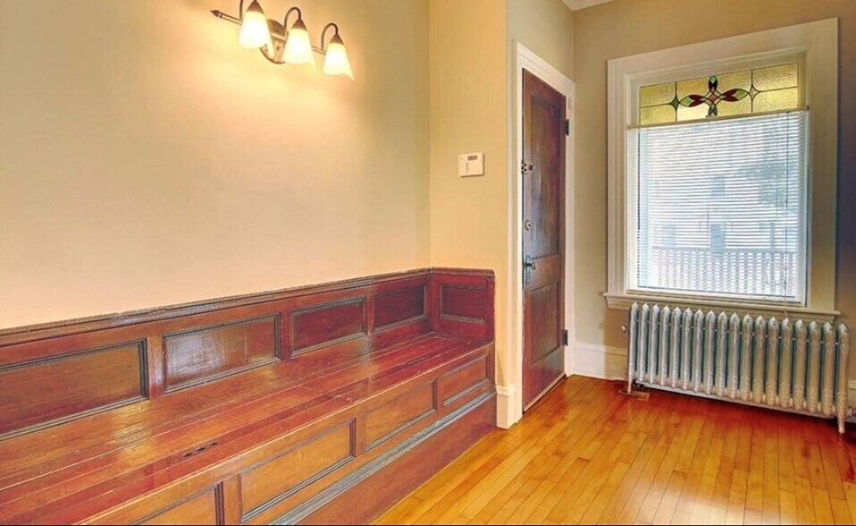 Building Photo - 173 Rochambeau Ave