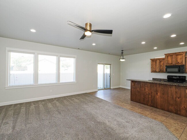 Building Photo - 1239 SilverCrest Dr