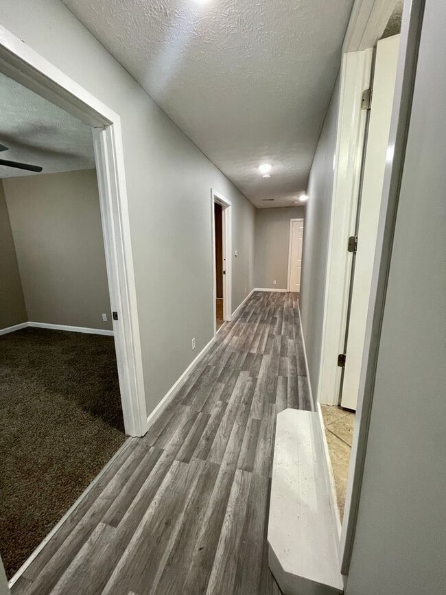 Building Photo - Charming 3-Bedroom, 1.5 Bath Home with Bon...