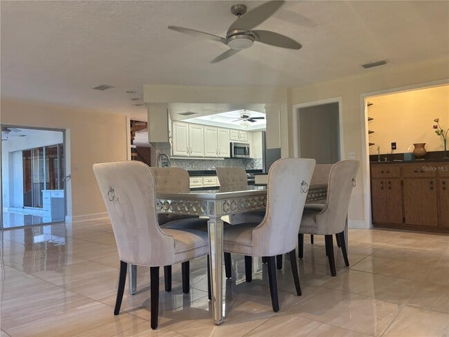 Building Photo - 10073 S Yacht Club Dr