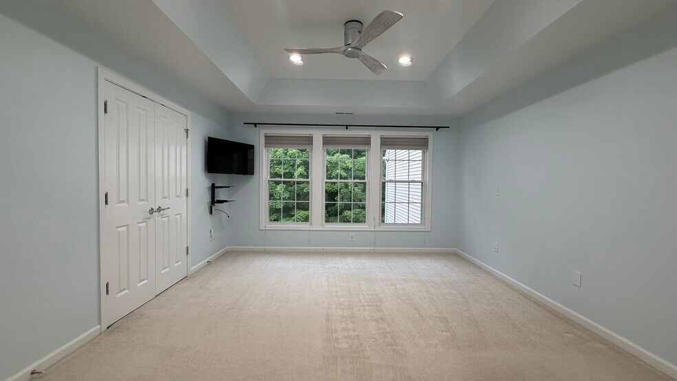Building Photo - 281 Sterling Dr