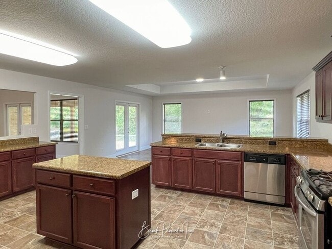 Building Photo - 2080 Stennis Dr