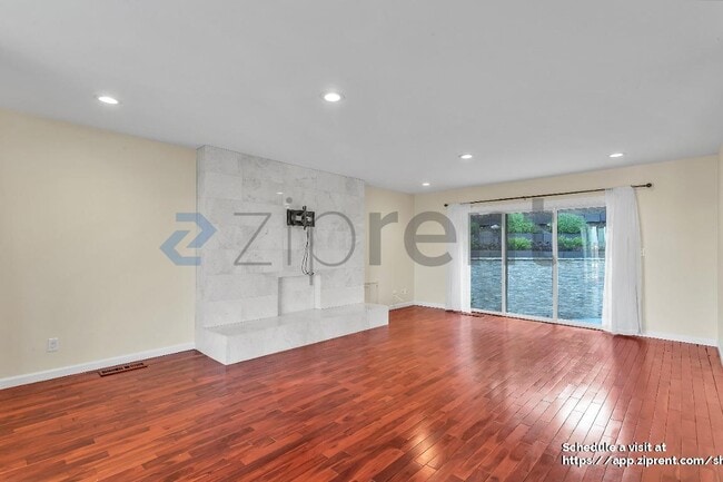 Building Photo - 341 Malcolm Ave