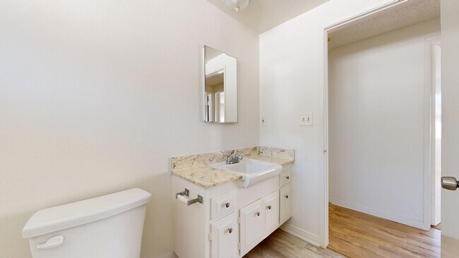 Building Photo - 1306 Amethyst St