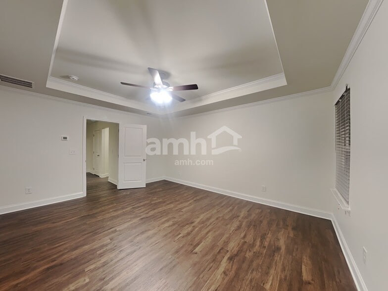 Building Photo - 475 Summit View Ct