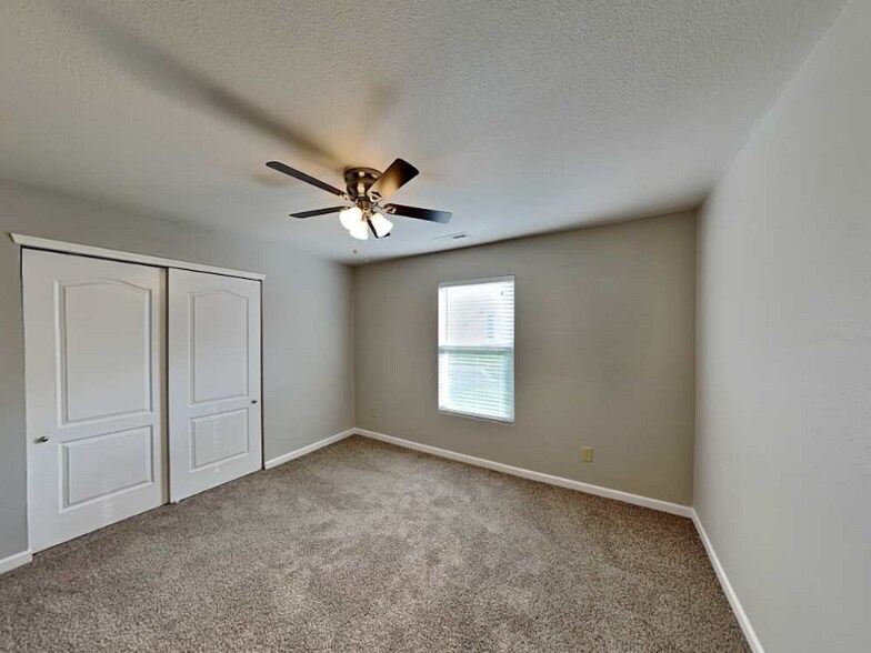 Building Photo - 934 Littleton Dr