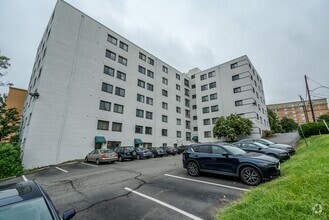 Building Photo - Rare Large Efficiency (552 Sq Ft) Close To...
