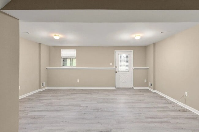 Building Photo - 3 bedroom County Walk Townhouse