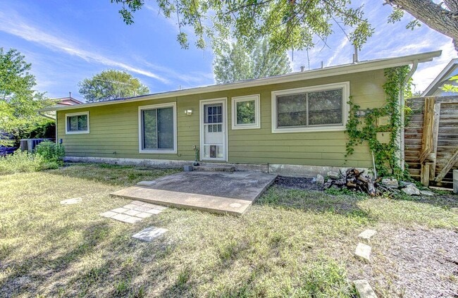 Building Photo - 5508 Pine Pl