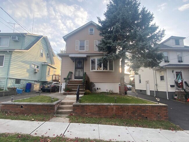 Primary Photo - 536 3RD Ave