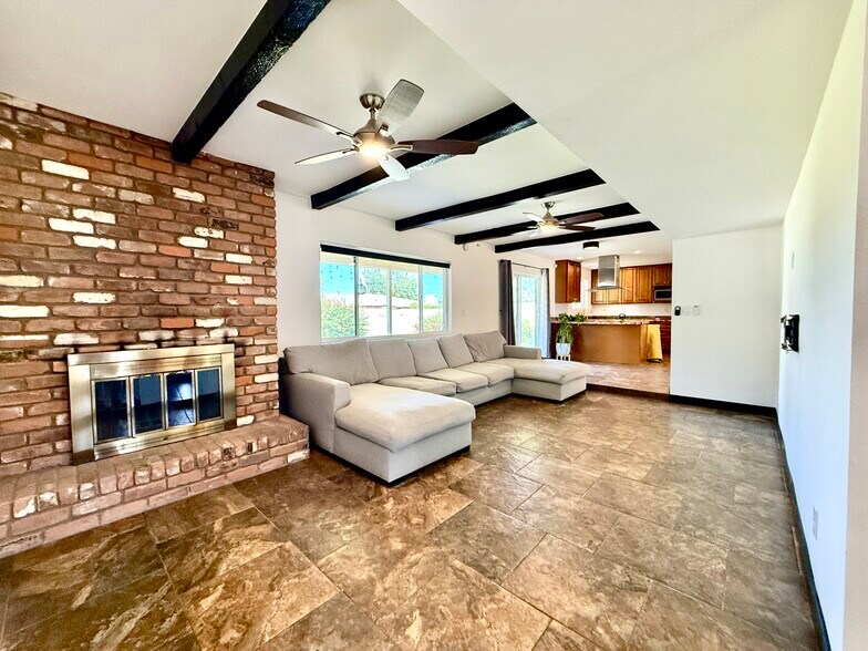 Family Room/Den off Kitchen - 2816 E Laurel Ln