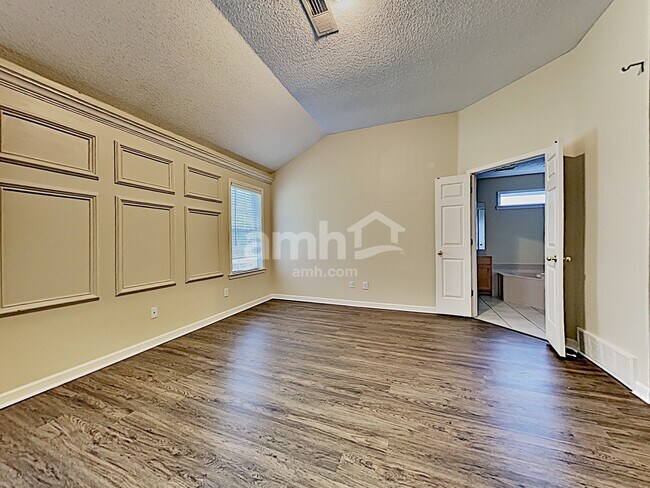 Building Photo - 9289 Oakengate Cove