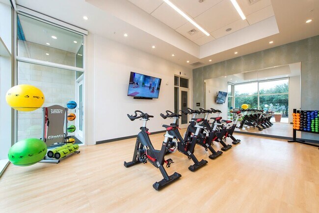 Building Photo - Live Luxury Near Hermann Park – 1 Month Free!