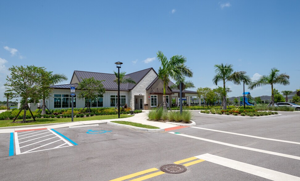 Building Photo - 6378 NW Windwood Way