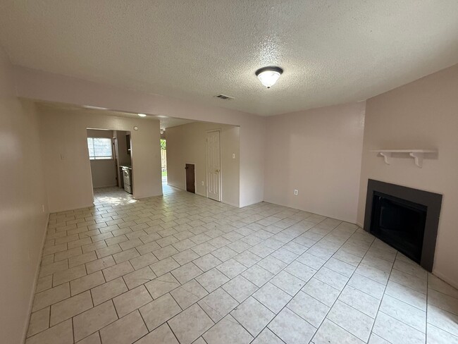 Building Photo - 8848 GSRI Ave