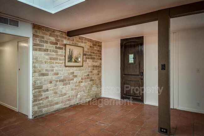 Building Photo - 211 Beechwood Ln