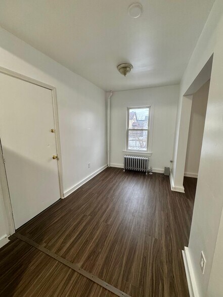 Building Photo - 9 Allen St