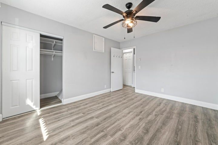 Building Photo - 1801 NE 56th St