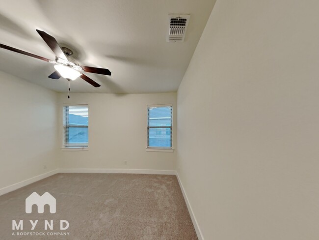 Building Photo - 407 Parkline Dr