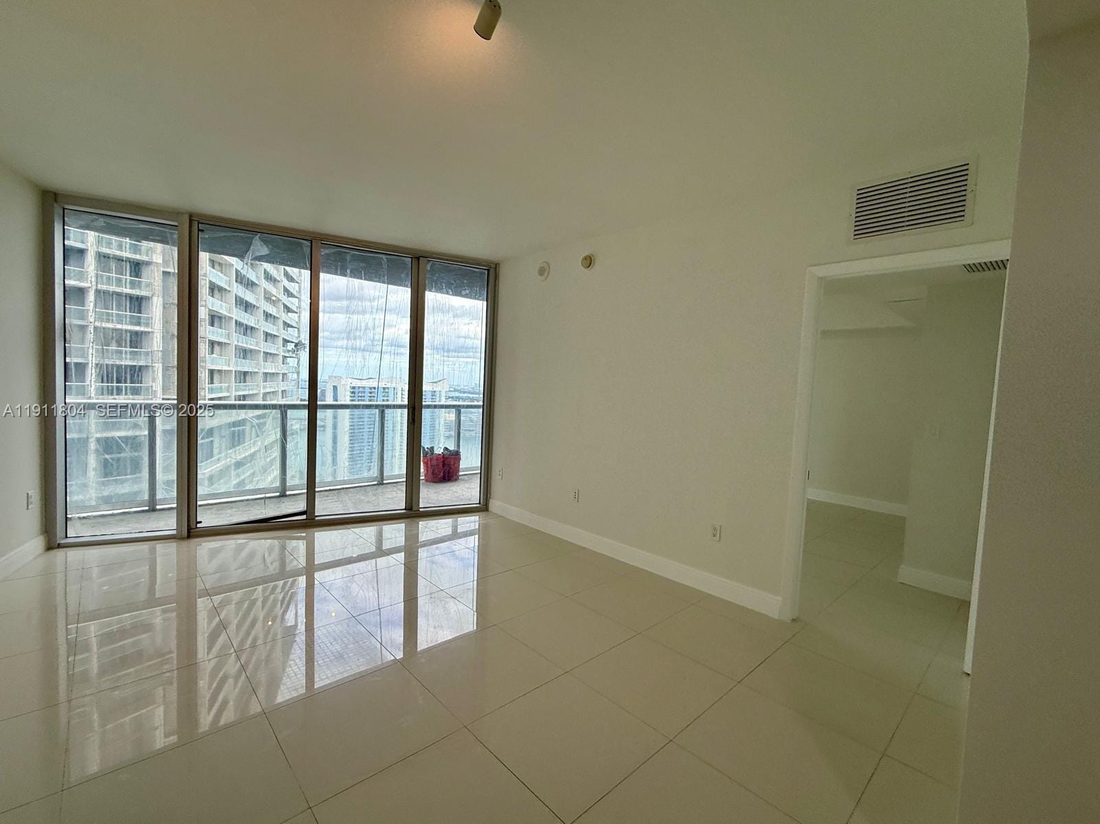 Building Photo - 495 Brickell