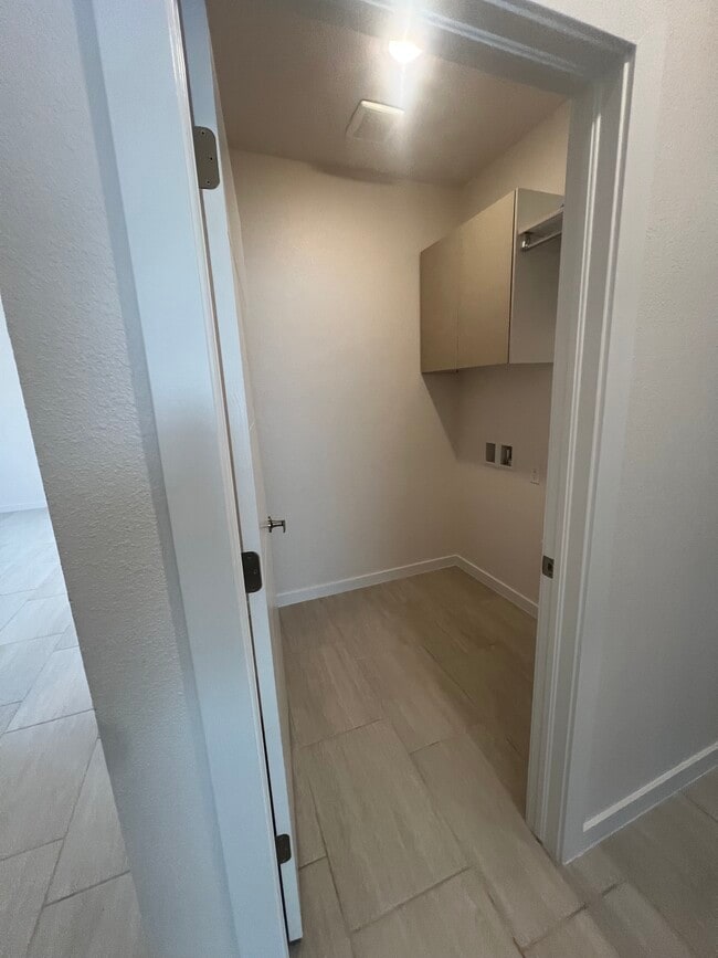 Building Photo - 12249 Bahjat Dr