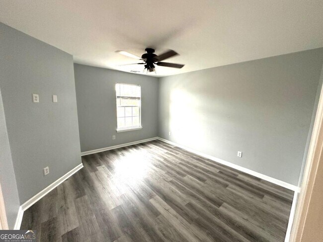 Building Photo - 5496 Village Trace