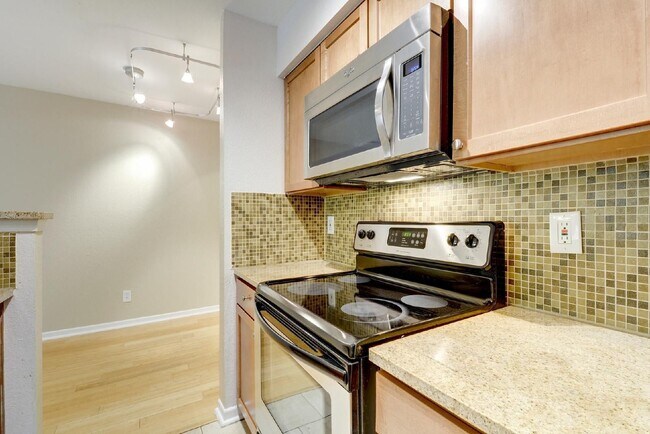Building Photo - 3204 Menchaca Rd