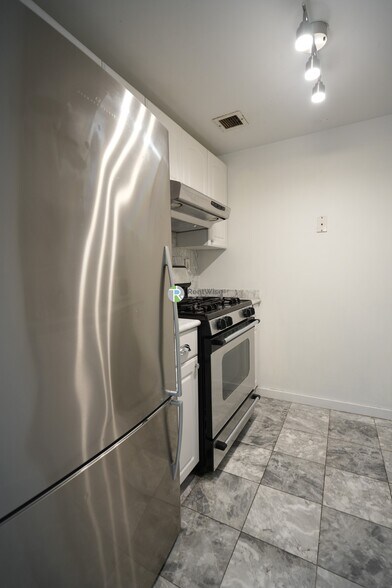 Building Photo - 15 N Beacon St