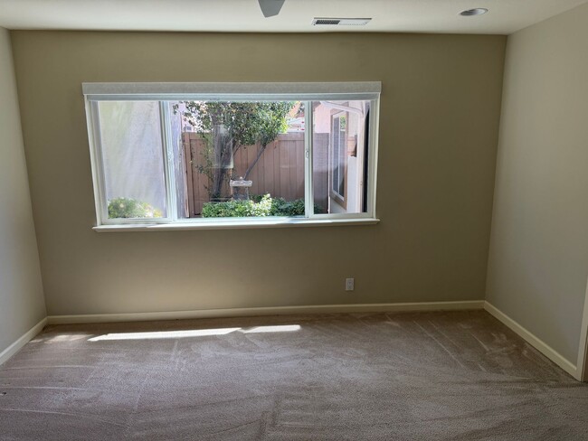 Building Photo - Santa Clara- Park Villas-Single story unit with community pool!
