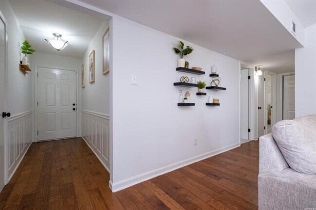 Building Photo - 41 Oak Forest Loop
