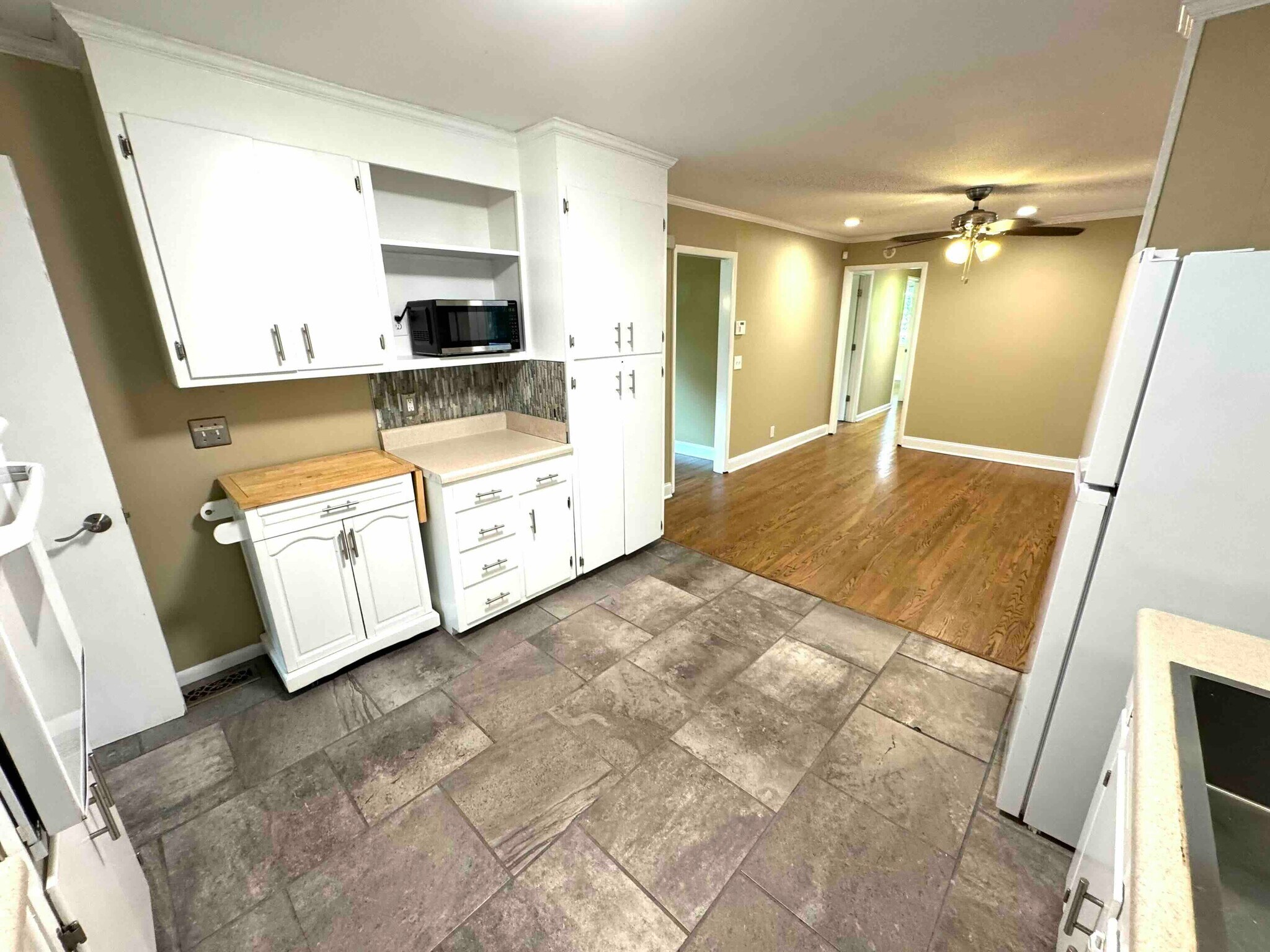 Building Photo - 5011 Suter Dr