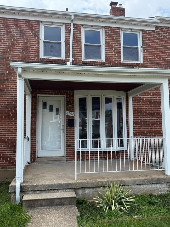 Primary Photo - Updated Glen Oaks Townhome with Finished B...