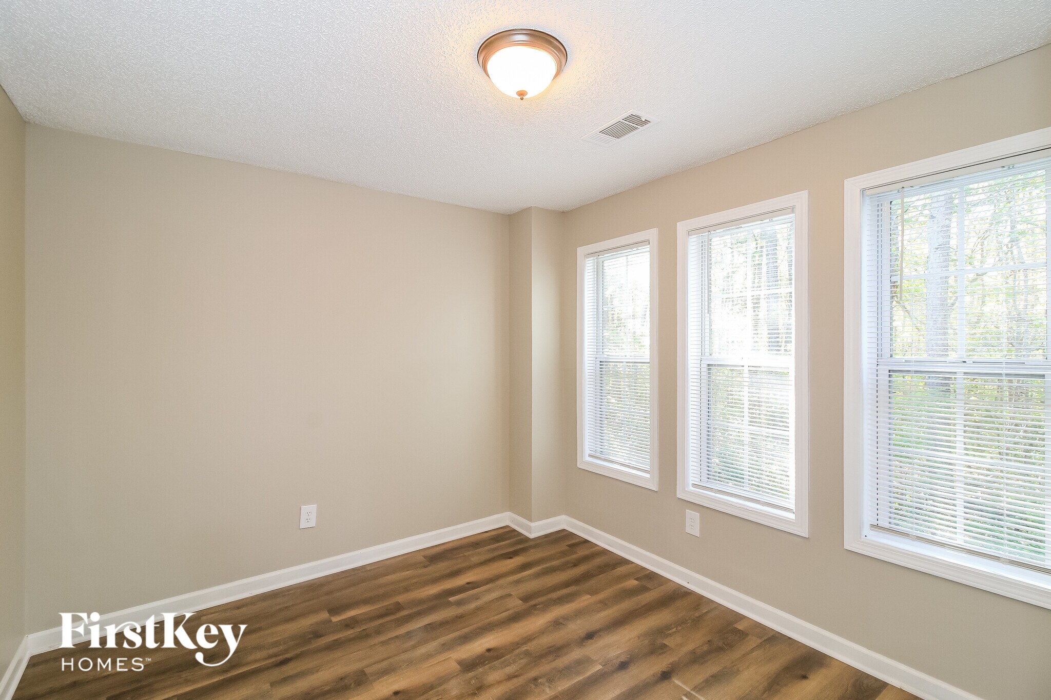 Building Photo - 531 Judith Court.