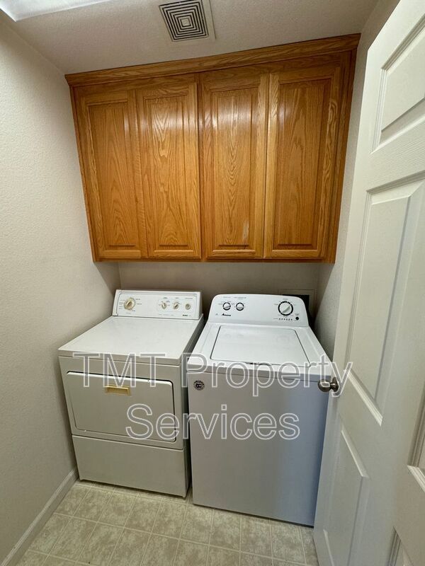 Building Photo - 3066 Staysail St