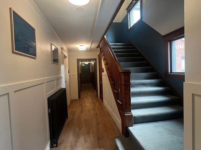 Building Photo - 248 N Main St