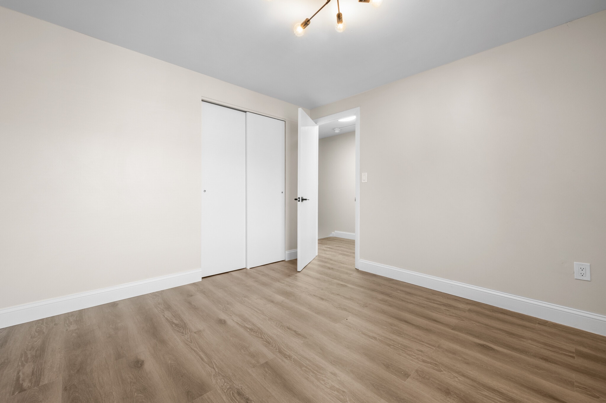 Building Photo - 10 Henderson Dr