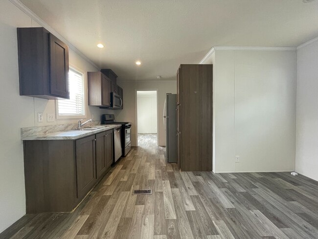 Building Photo - 15862 Villaire Ave