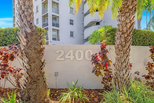 Building Photo - 2400 SW 3rd Ave