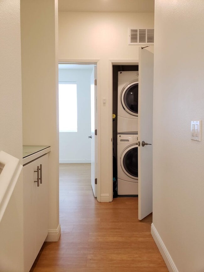 Building Photo - Otay Mesa: 2bd/3.5ba Playa Del Sol Multi Level Townhome