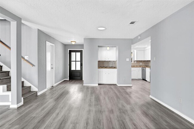 Building Photo - 10718 Boardwalk St