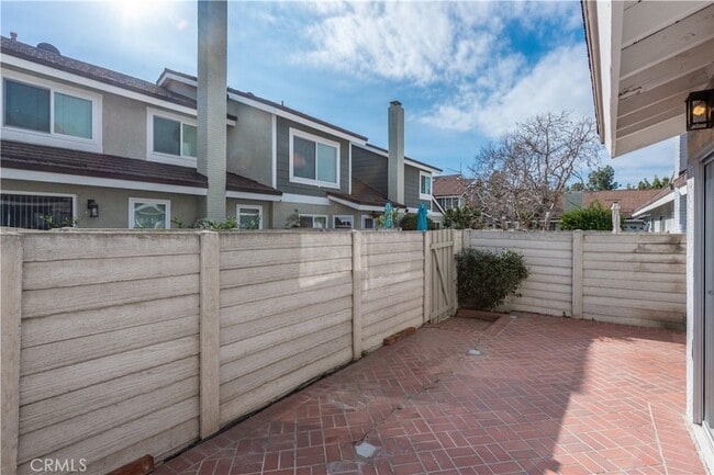 Building Photo - 49 Summerstone