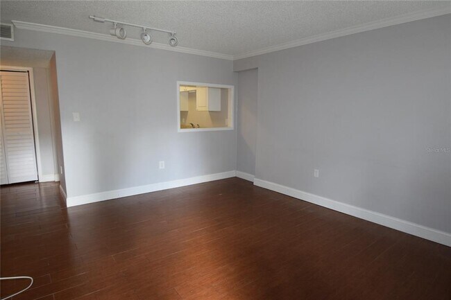 Building Photo - 1005 S New York Ave
