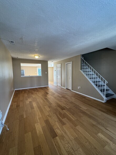 Building Photo - 102 Covered Bridge Ct