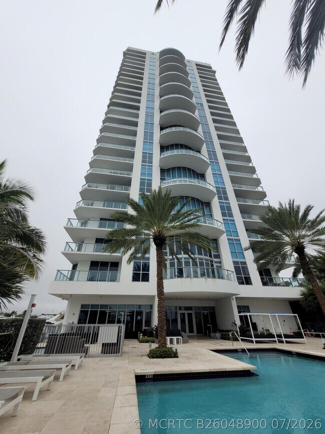 Building Photo - 17301 Biscayne Blvd