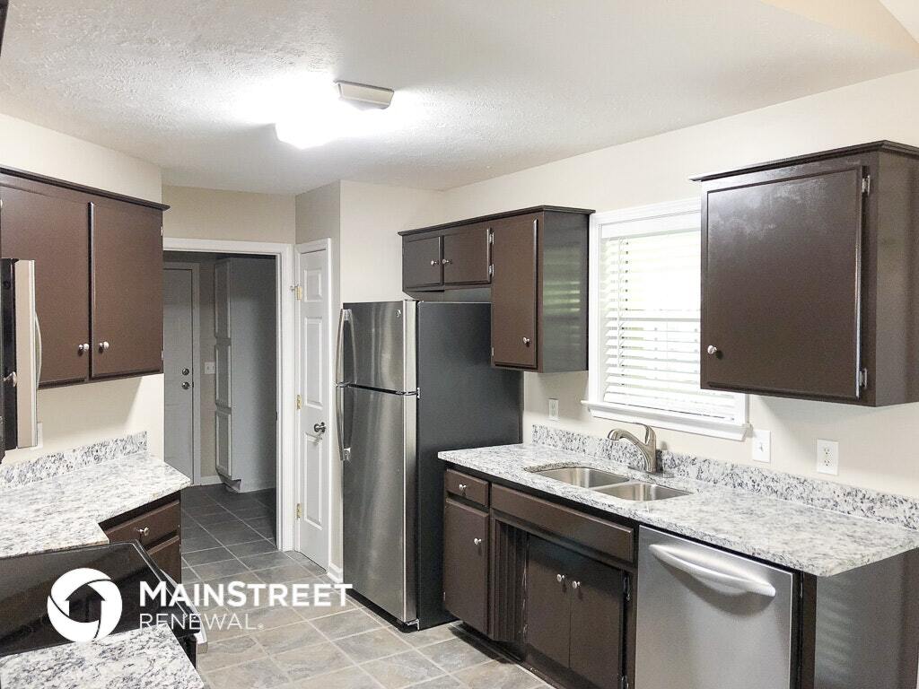 Building Photo - 221 Brittany Dr