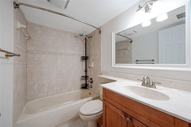 Building Photo - 1811 Sabal Palm Dr