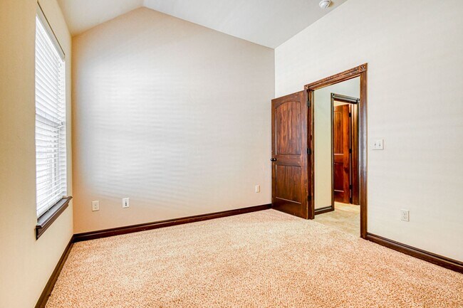 Building Photo - Beautiful home in Williamson Farms!