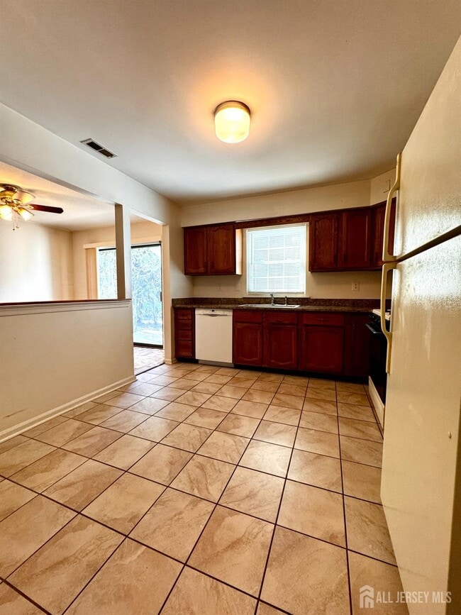 Building Photo - 2703 Deerfield Dr