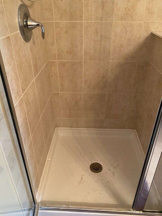 Building Photo - Beautiful 3-Bedroom Townhome in Desirable Oakleaf Plantation – Available Now!